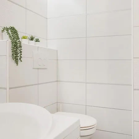 Chic 3br Heart Of District 7- Gem Apartment Budapest