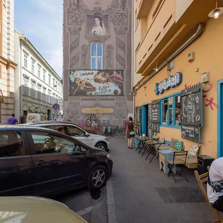 Chic 3br Heart Of District 7- Gem Apartment *