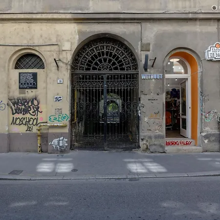 Chic 3br Heart Of District 7- Gem *