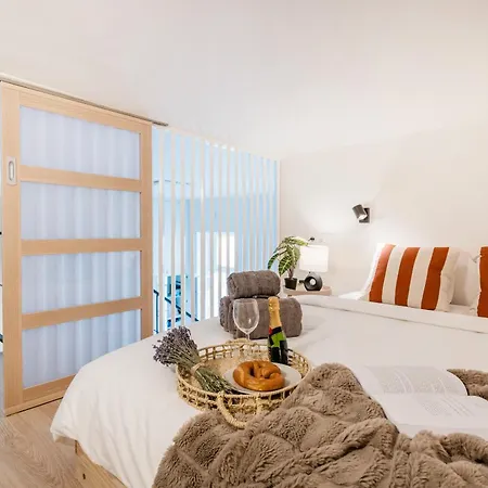 Chic 3br Heart Of District 7- Gem *